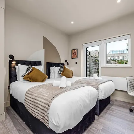 Posh Studio Stay With Functional Kitchenette